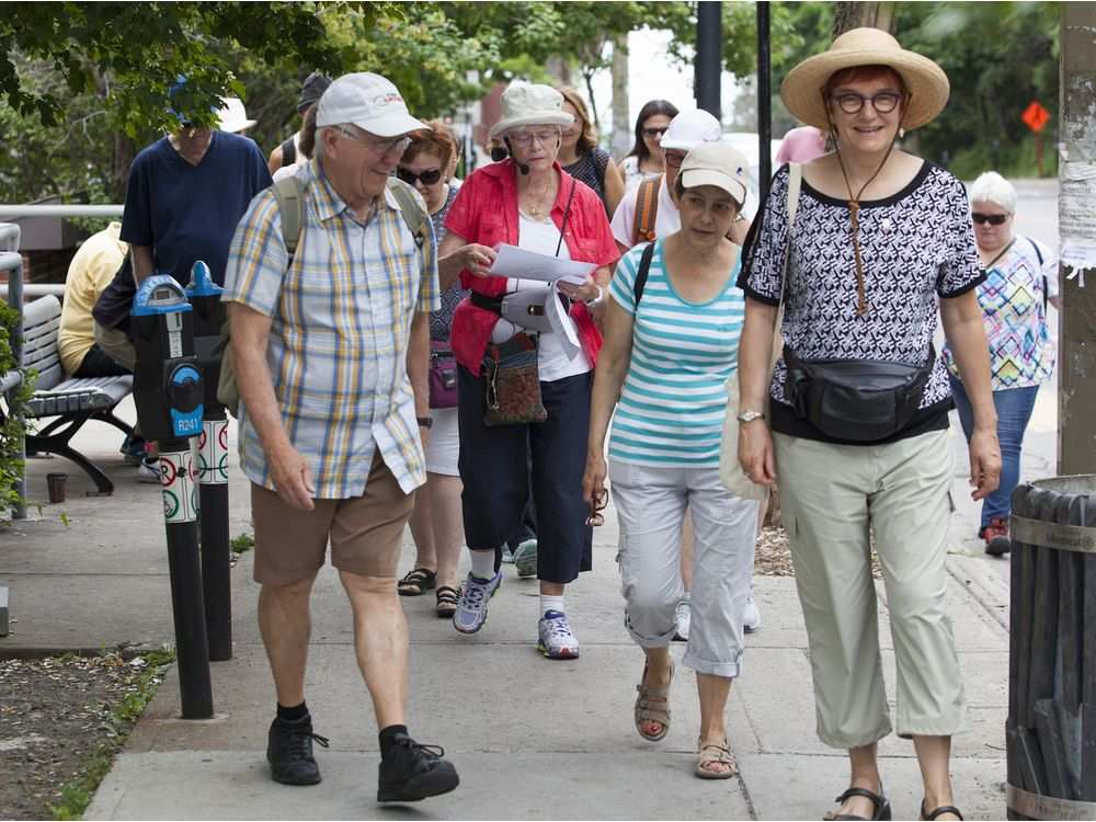 montreal-que-august-6-2016-the-montreal-urban-hikers1
